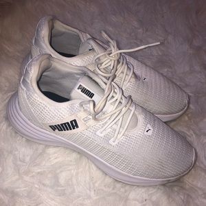 WHITE PUMA SNEAKERS!